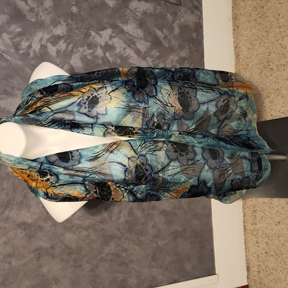 Janie Besner Blue Floral Design Scarf 100% Silk - Picture 4 of 4